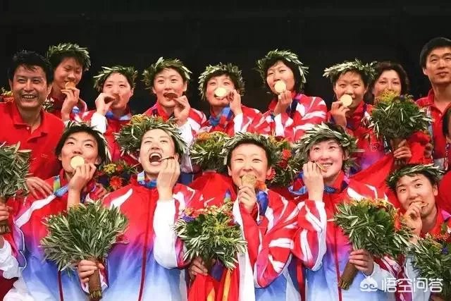 如何看待女排和国足的待遇差别?