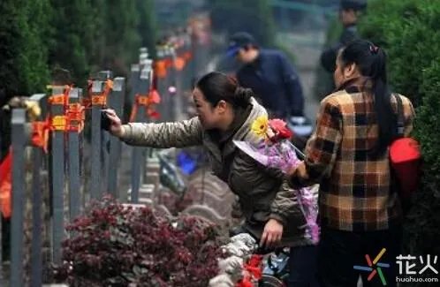 微信直播代扫墓,你能接受吗?