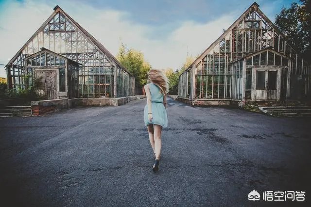 女孩复读1年被好友偷改志愿再落榜,如何看待篡改他人志愿的行为?