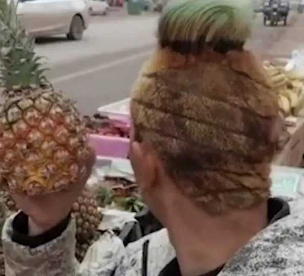 河北小伙理菠萝头卖菠萝,年轻人创业最重要的是什么?