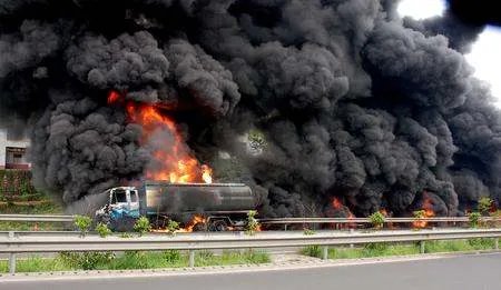 阿富汗一油罐车爆炸造成重大事故,如何确保油罐车安全性?