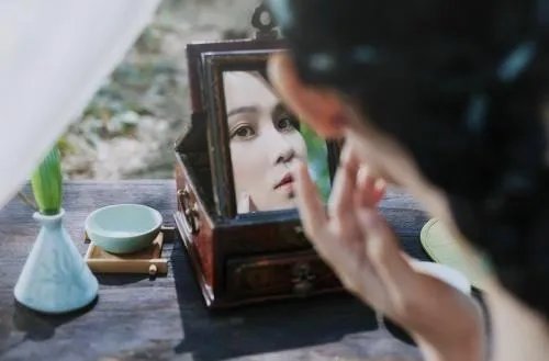 妆组词?