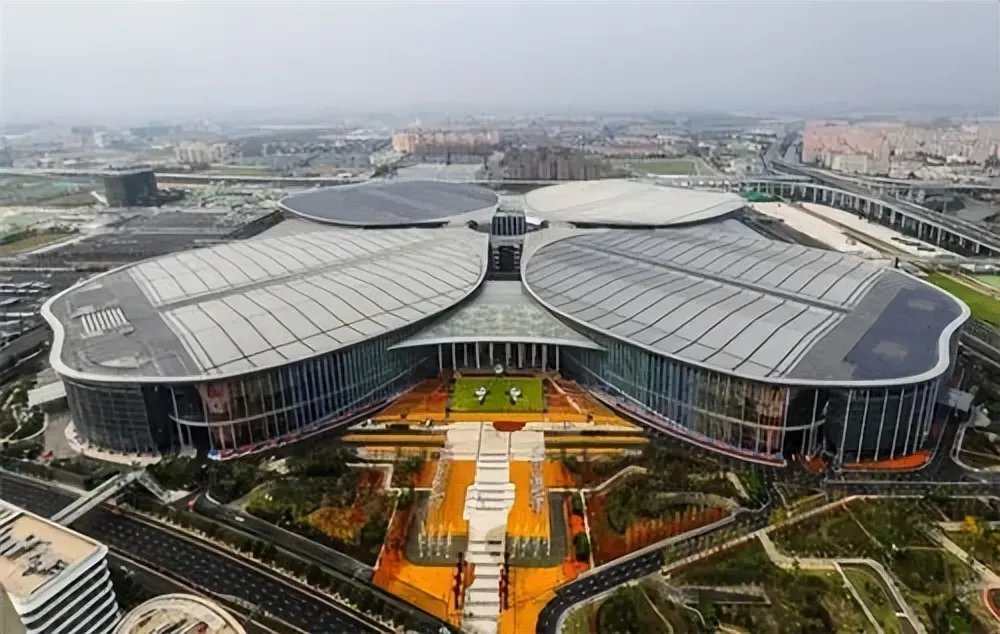 图表看上海疫情数据变化,新增感染人数8连涨,累计超15万