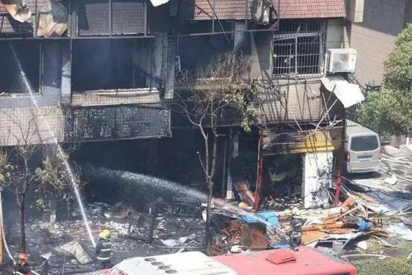 湖南餐馆爆炸的具体原因是什么?