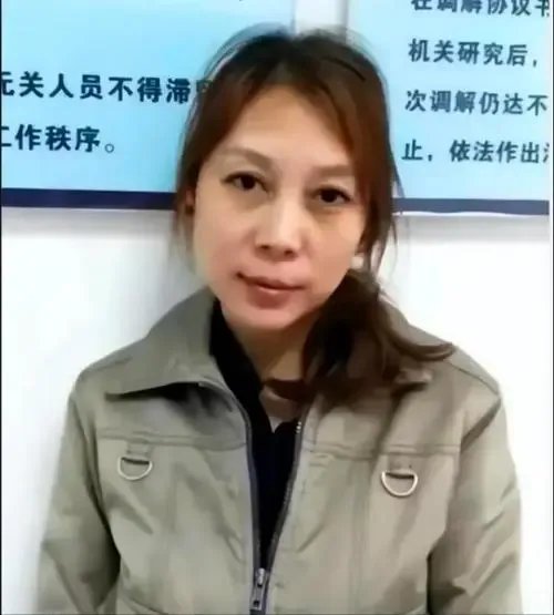劳荣枝看守所里读《活着》,究竟是有意反讽还是最后表演?