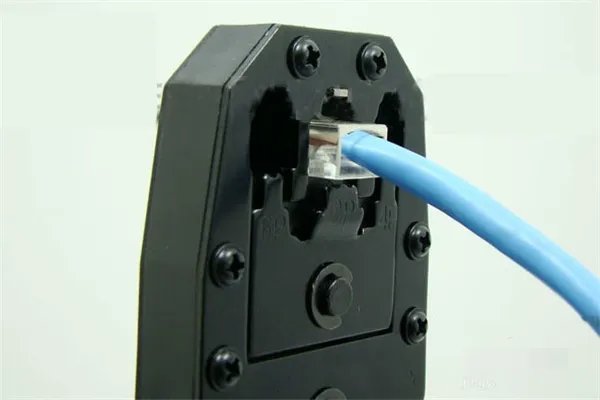 网络电缆被拔出是什么意思,要怎么解决?