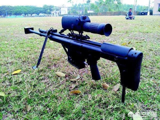 中国的10式狙击步枪使用的瞄准镜为什么那么大,有什么优点吗?