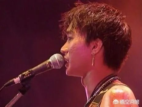 黄家驹一共出了多少首歌曲?