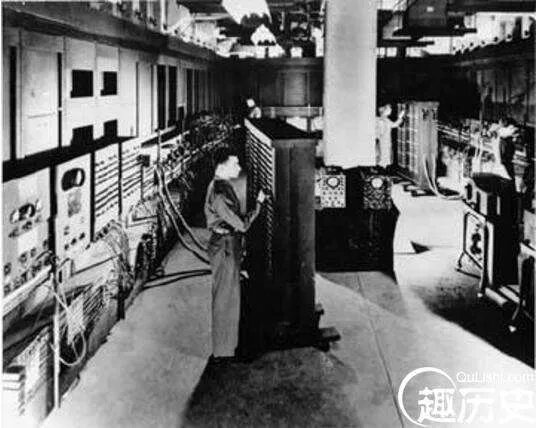 世界上第一台计算机诞生,1946年诞生的ENIAC(重30吨)