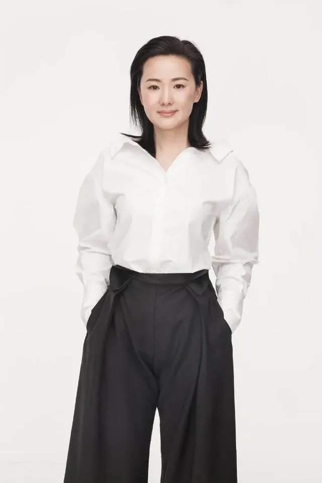 演员咏梅写真图片?