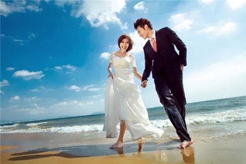 婚纱照海景图片 海景婚纱照穿什么婚纱好看