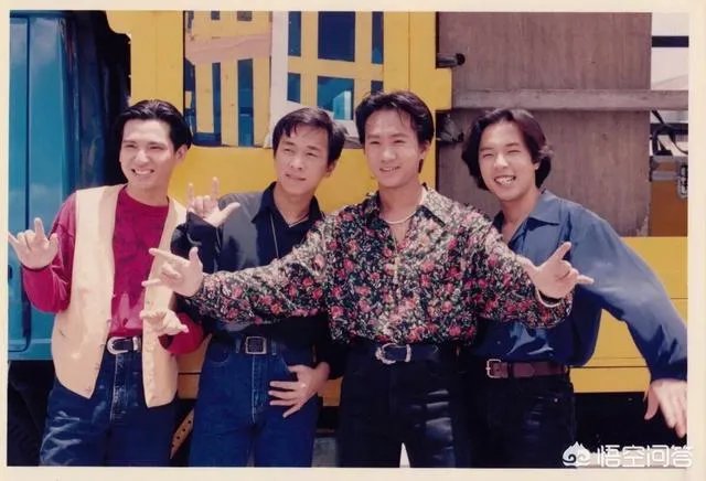 黄家驹一共出了多少首歌曲?