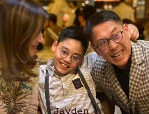李嘉欣晒夫妻合影庆老公生日,李嘉欣的状态怎么样?