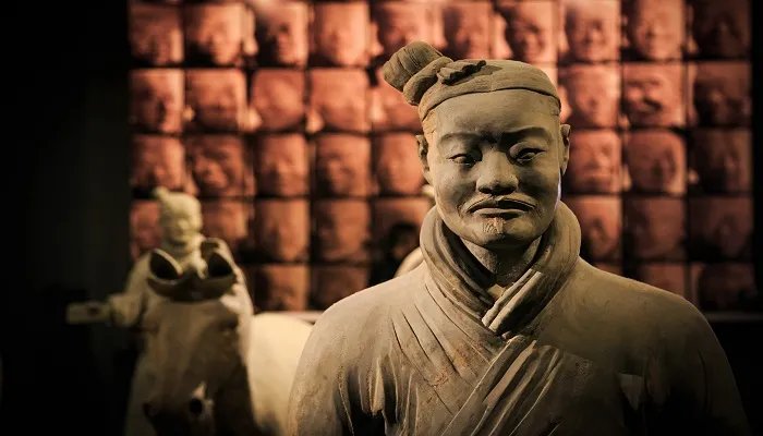 中国第一个皇帝是谁 中国的第一个皇帝叫什么名