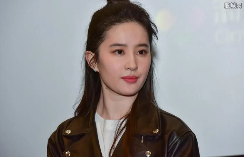 刘亦菲自曝初夜 刘亦菲干爹事件真相