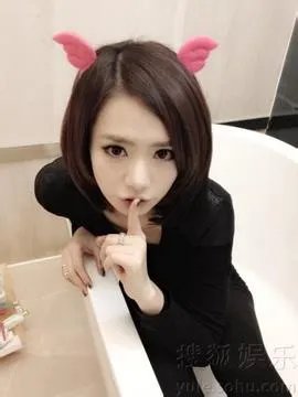 戚薇的图片,短发的。
