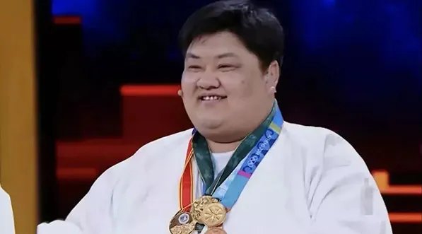 16年被摔284万次讲了一个什么样的故事？