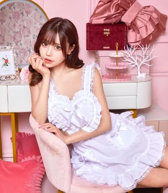 妩媚动人的性感尤物！熟女系岛国小姐姐白田まい美照