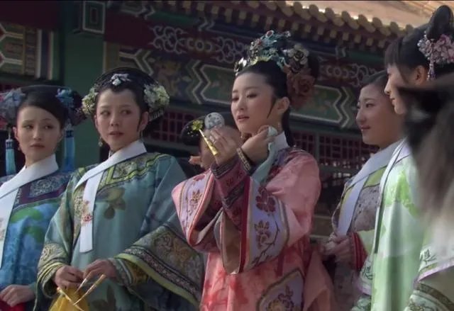 甄嬛传:富察贵人的孩子怎么掉了?为什么她会记恨甄嬛呢?