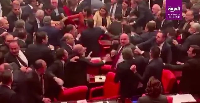 土耳其议会爆发激烈冲突,数十名议员参与“混战”,你们怎么看?