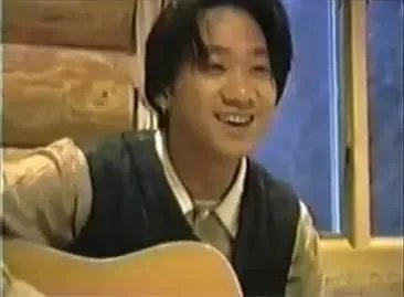 黄家驹一共出了多少首歌曲?