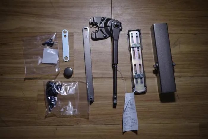 如何自己动手安装闭门器?