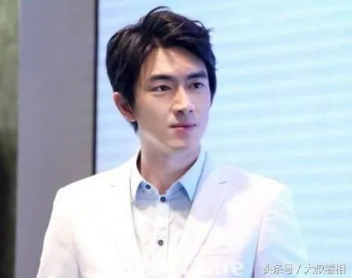 林更新微博个人简介更新,你被他的帅惊到了吗?