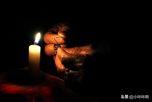 烛光里的妈妈歌词大意?