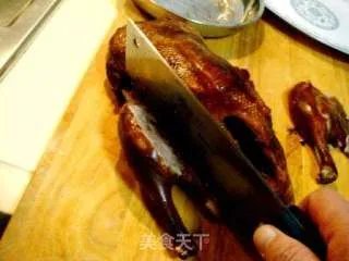 传统古法制作“樟茶鸭”