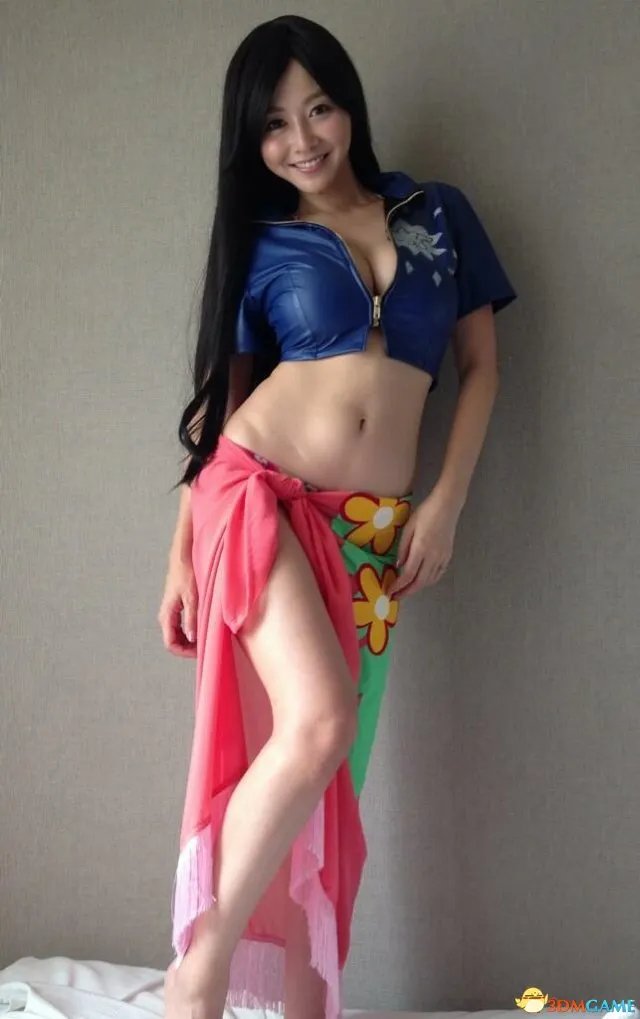 乳神杉原杏璃身材傲人 Cos妮可罗宾挑战J罩杯