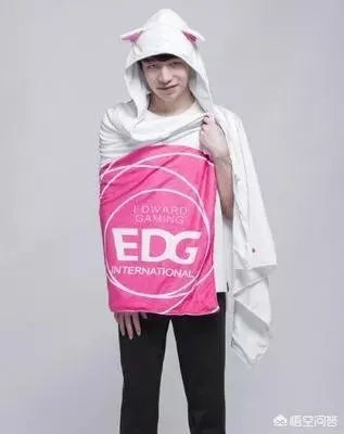许久没上赛场的厂长现身EDG微博做广告,网友质疑EDG消费厂长的人气,对此你怎么看?