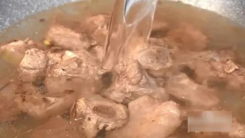 家常炖排骨的做法