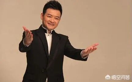 随着央视一批老面孔的消失,请问帅小伙子李佳明又去了哪里?
