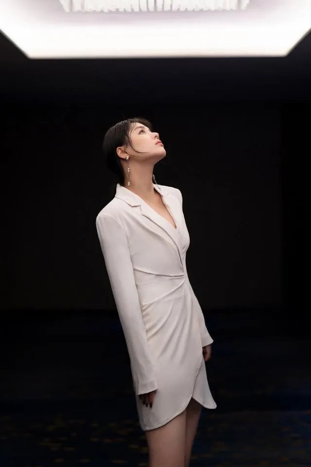 西装裙怎么穿更好看?