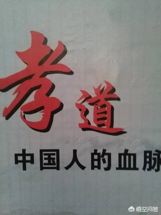 男朋友大三了,还会和妈妈一起搂着睡觉,这正常吗?