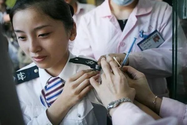 普京女儿率先接种新冠疫苗,接种后有什么反应?