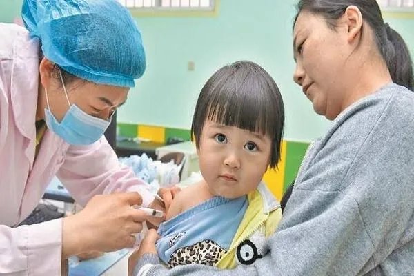 普京女儿率先接种新冠疫苗,接种后有什么反应?