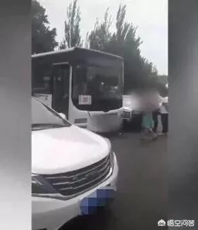 劳斯莱斯撞上公交车,修理费天价谁承担?