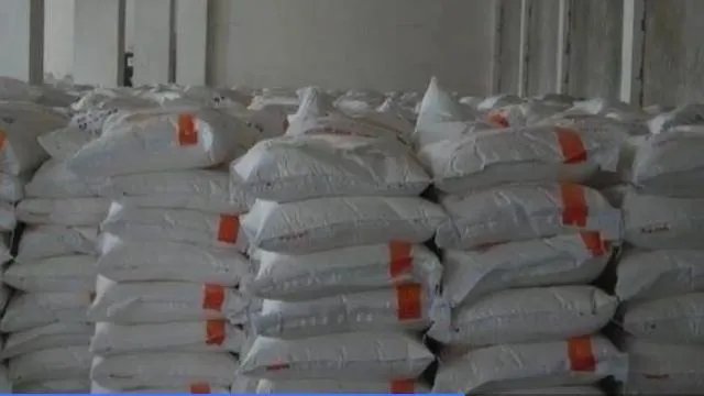 河南6人掉入面筋加工作坊物料罐死亡,事故发生的原因可能是什么?如何保证安全生产?