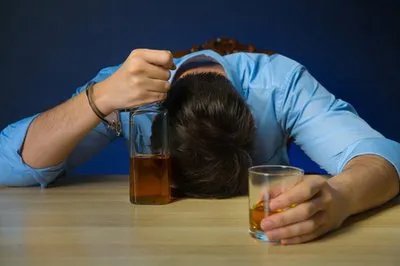 醉酒男子进他人车内休息窒息身亡,车主该承担责任吗?