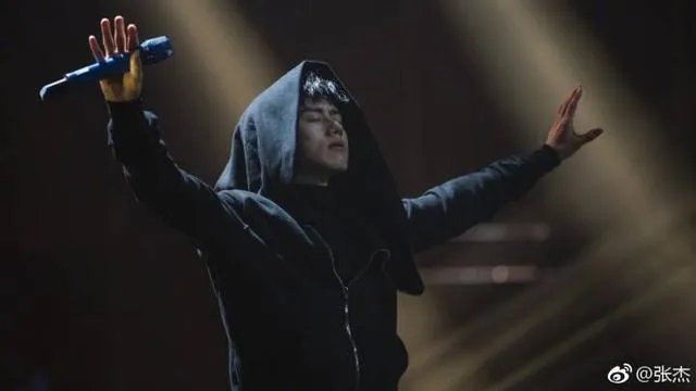 张杰获奖谢谢很辛苦的娜娜,隔空秀恩爱,他们的爱情你羡慕吗?