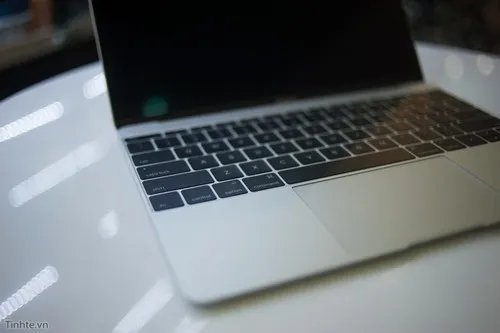 先睹为快!苹果史上最薄Macbook开箱图赏