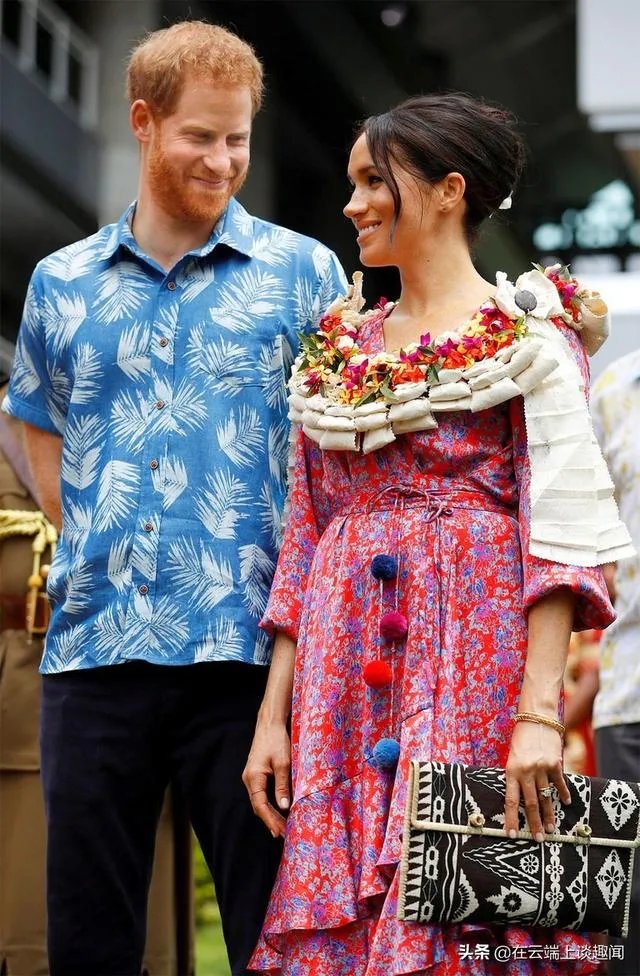 哈里王子夫妇退出王室是放弃王位继承权吗?还享受王室待遇吗?
