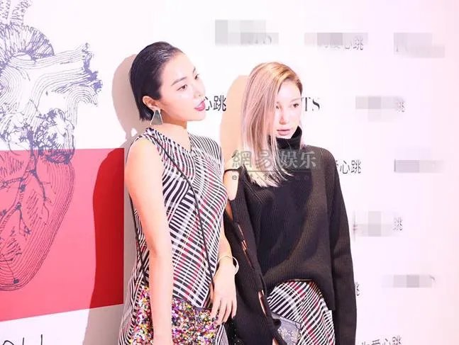 李雨桐风波后首度公开亮相 全程微笑（图）