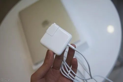 先睹为快!苹果史上最薄Macbook开箱图赏