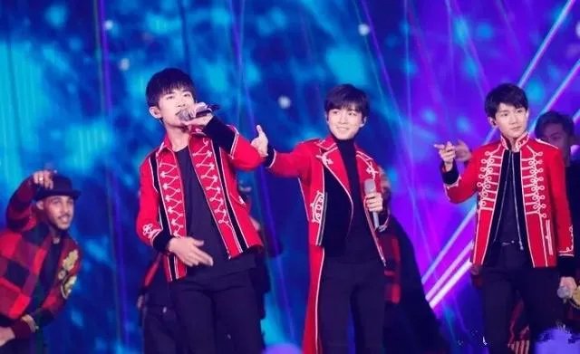 湖南卫视晒TFBOYS去年跨年演唱会帅照,暗示着今年还一起跨年吗?