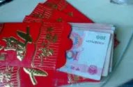 安徽一女婿给岳父塞5千回家发现1万红包，家人间就应该这样双向奔赴吗？