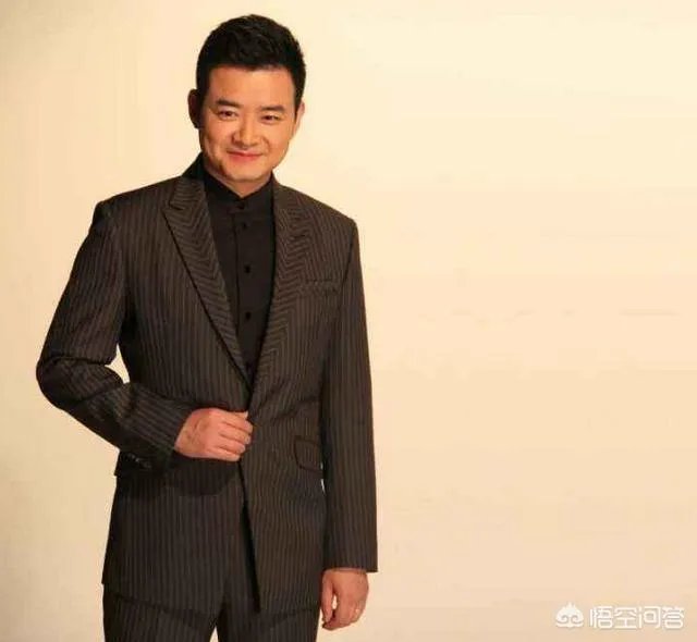 随着央视一批老面孔的消失,请问帅小伙子李佳明又去了哪里?