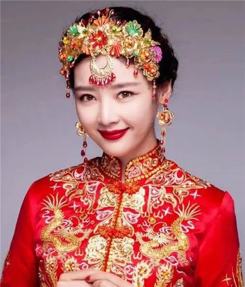 新娘唐装发型图片2017款  新娘穿唐装扎什么发型好