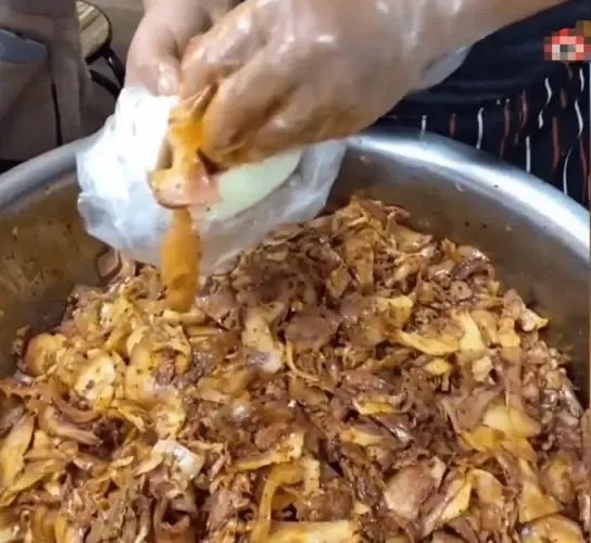 山西一饭馆闭店送一千个肉夹馍抗洪,看到这一新闻你内心是什么感受?